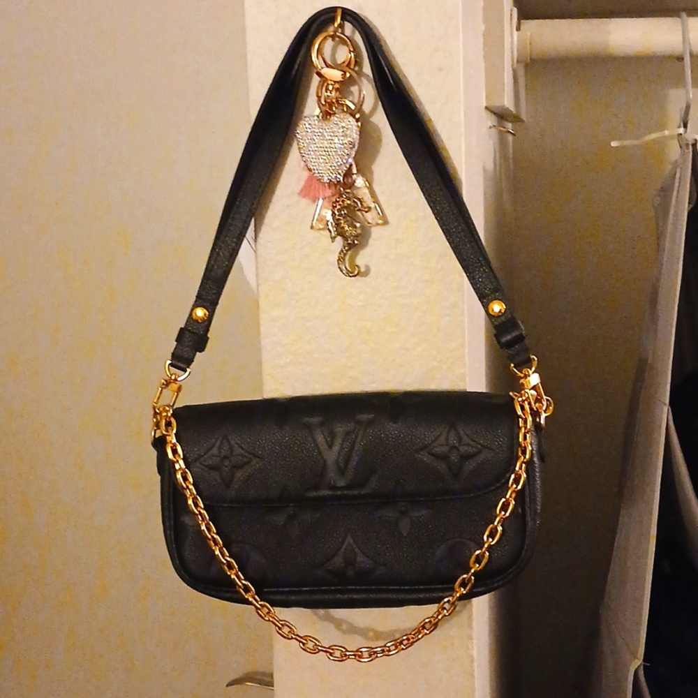 - Louis vuitton hand bag